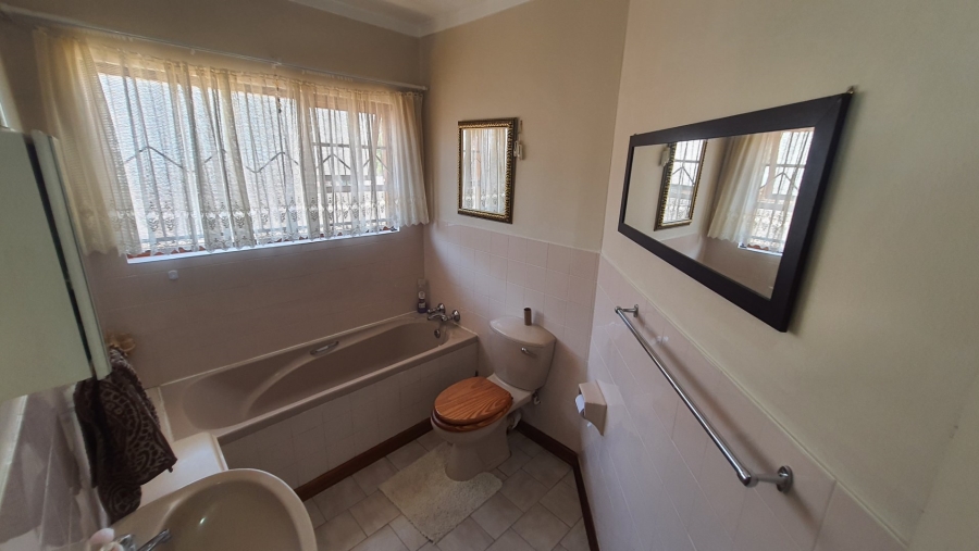 2 Bedroom Property for Sale in Langenhovenpark Free State